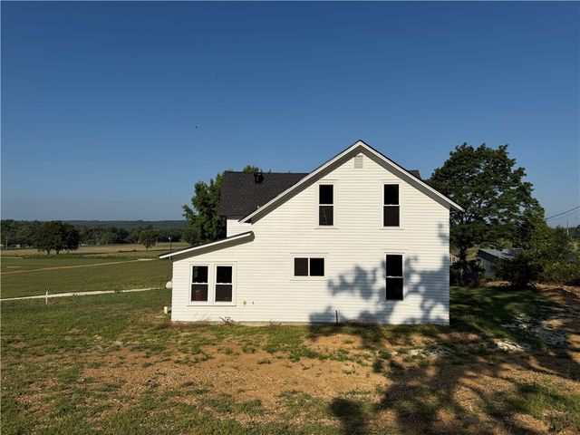 10150 S Garland McKee Road, Prairie Grove, AR 72753