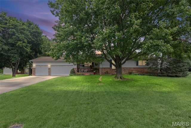 201 Cross Creek Drive, Bethalto, IL 62010