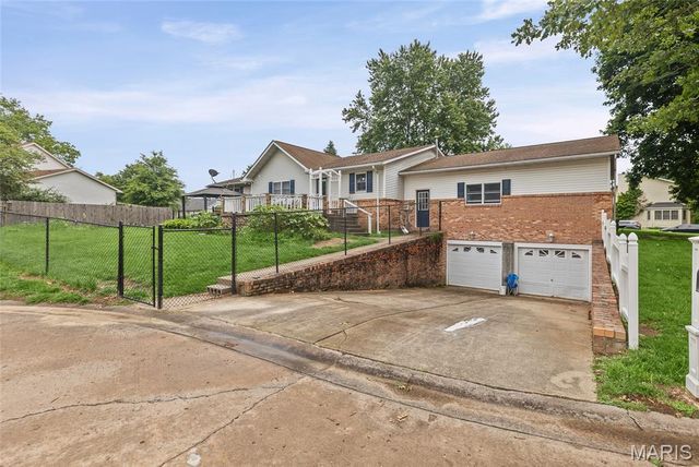 201 Cross Creek Drive, Bethalto, IL 62010