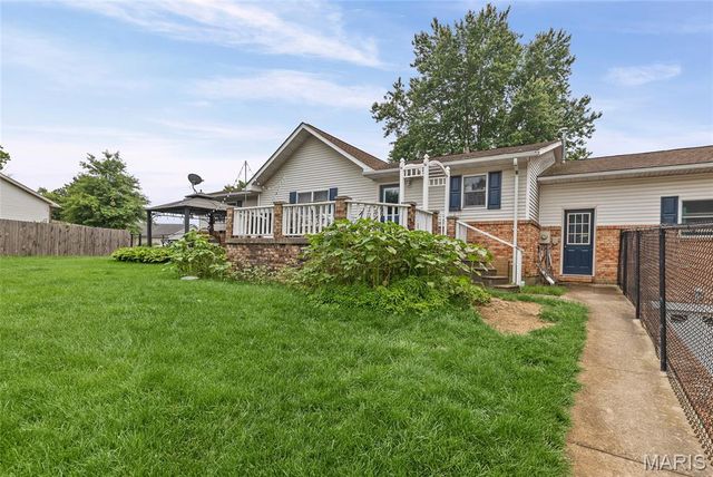 201 Cross Creek Drive, Bethalto, IL 62010