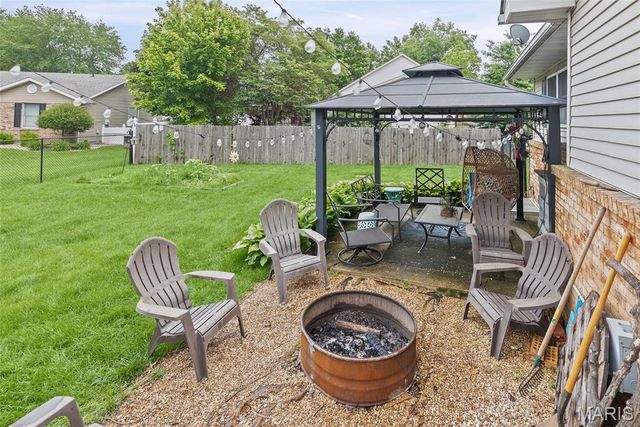 201 Cross Creek Drive, Bethalto, IL 62010