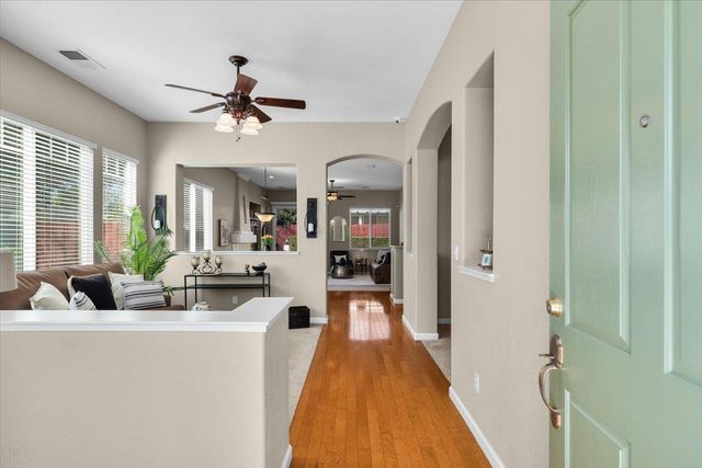 710 Almondcrest St, Oakdale, CA 95361