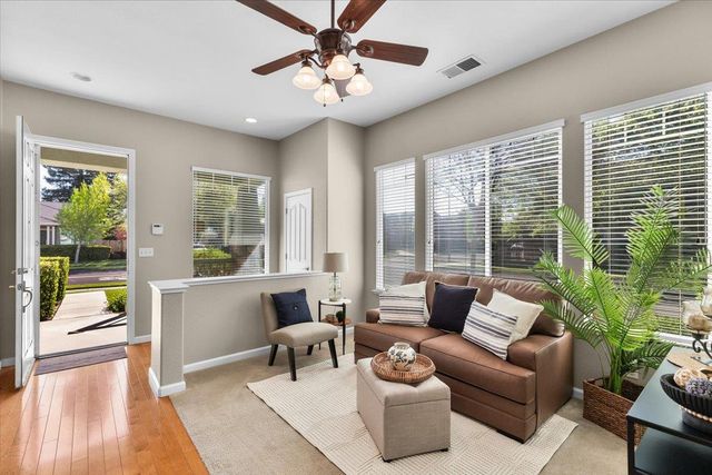 710 Almondcrest St, Oakdale, CA 95361