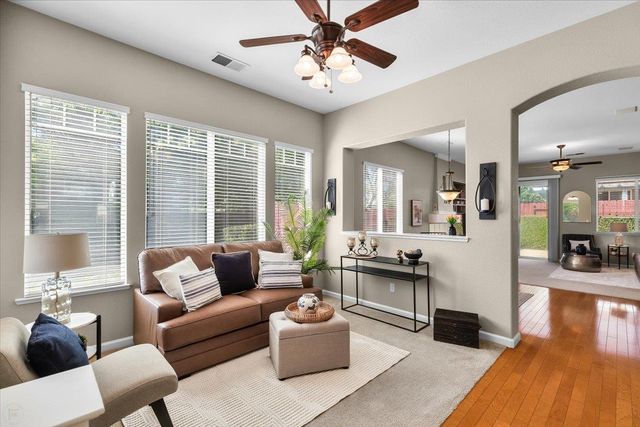 710 Almondcrest St, Oakdale, CA 95361