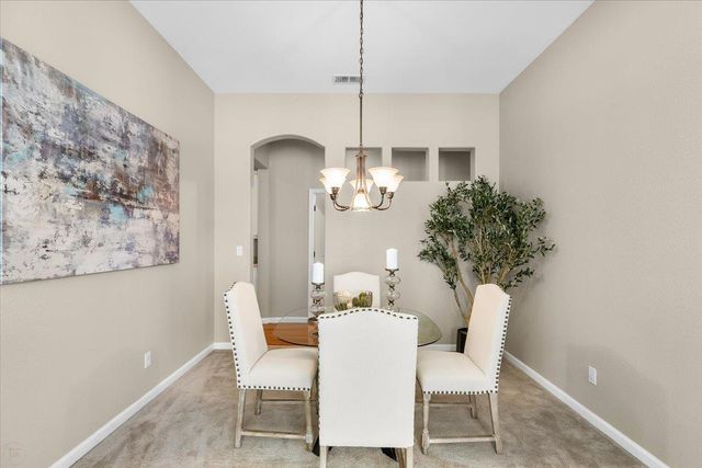 710 Almondcrest St, Oakdale, CA 95361