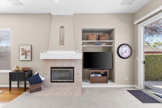 710 Almondcrest St, Oakdale, CA 95361