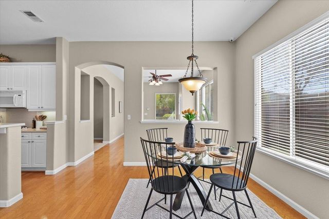 710 Almondcrest St, Oakdale, CA 95361