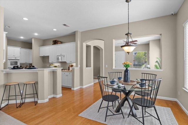 710 Almondcrest St, Oakdale, CA 95361