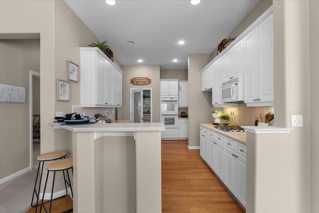 710 Almondcrest St, Oakdale, CA 95361