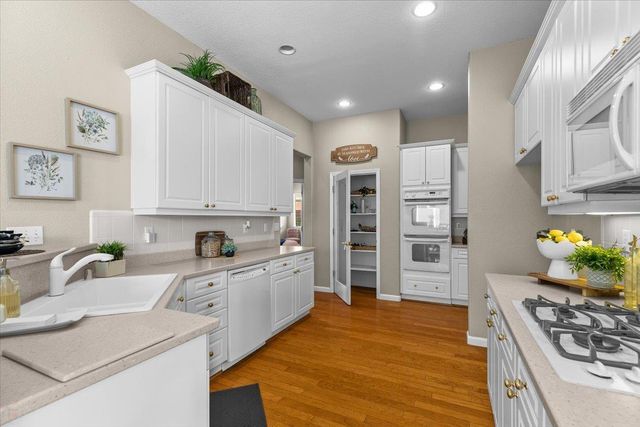 710 Almondcrest St, Oakdale, CA 95361