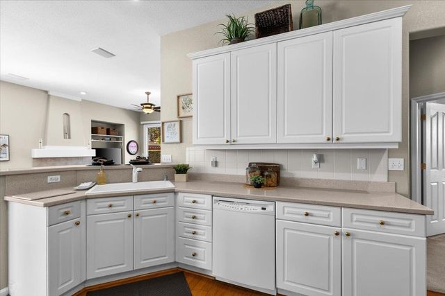 710 Almondcrest St, Oakdale, CA 95361