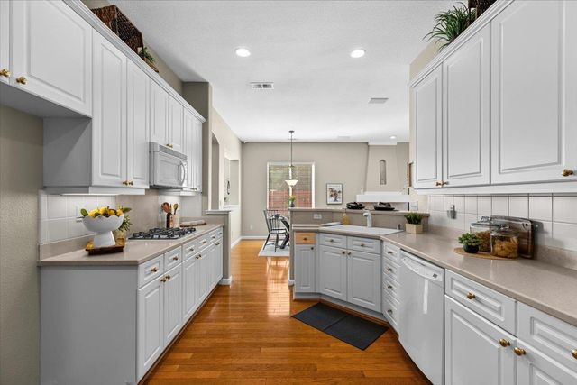 710 Almondcrest St, Oakdale, CA 95361