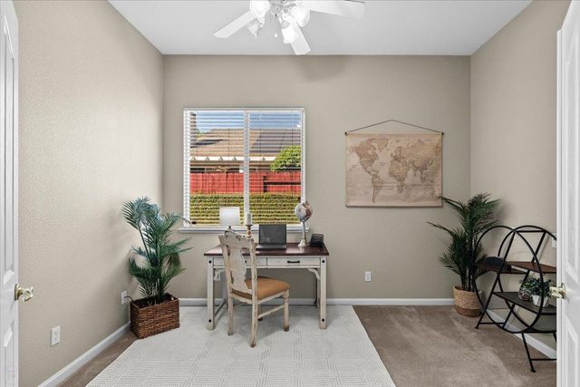 710 Almondcrest St, Oakdale, CA 95361