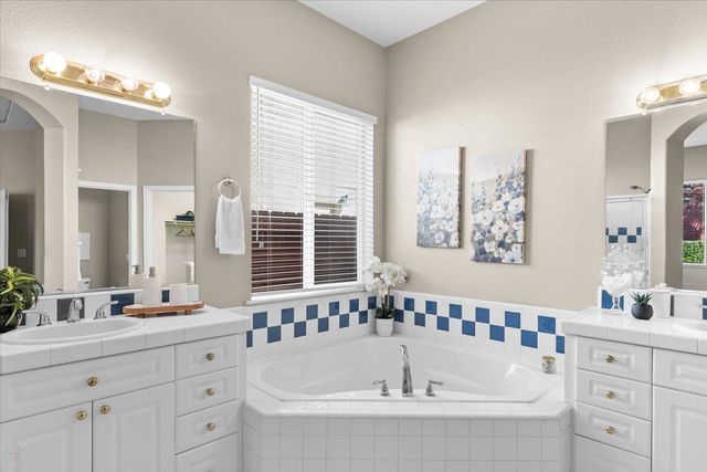 710 Almondcrest St, Oakdale, CA 95361