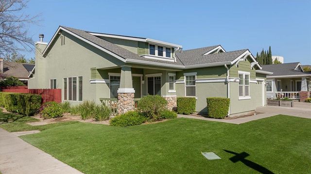 710 Almondcrest St, Oakdale, CA 95361