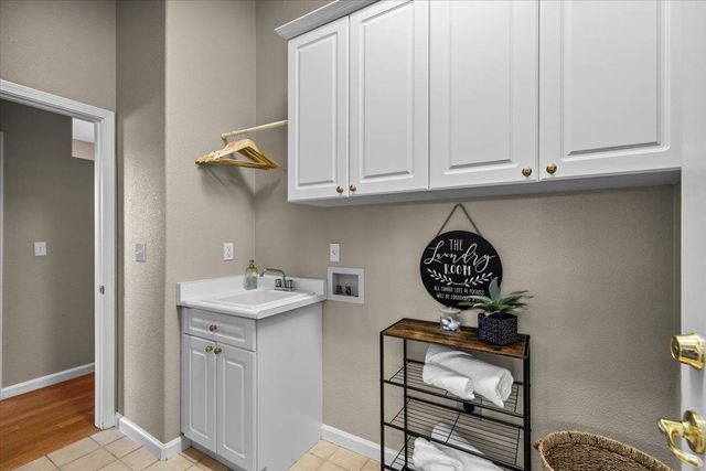 710 Almondcrest St, Oakdale, CA 95361