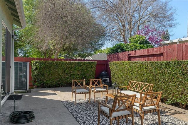 710 Almondcrest St, Oakdale, CA 95361