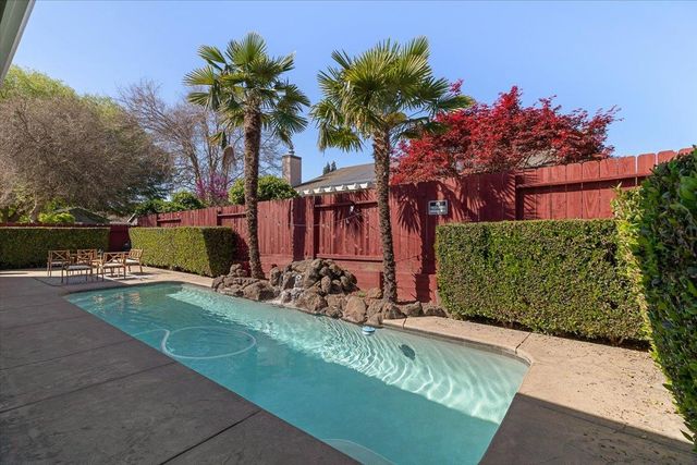 710 Almondcrest St, Oakdale, CA 95361