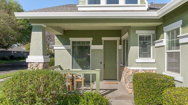 710 Almondcrest St, Oakdale, CA 95361