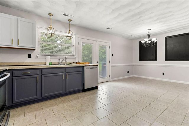2625 N Nansemond DR, Suffolk, VA 23435