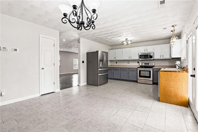 2625 N Nansemond DR, Suffolk, VA 23435