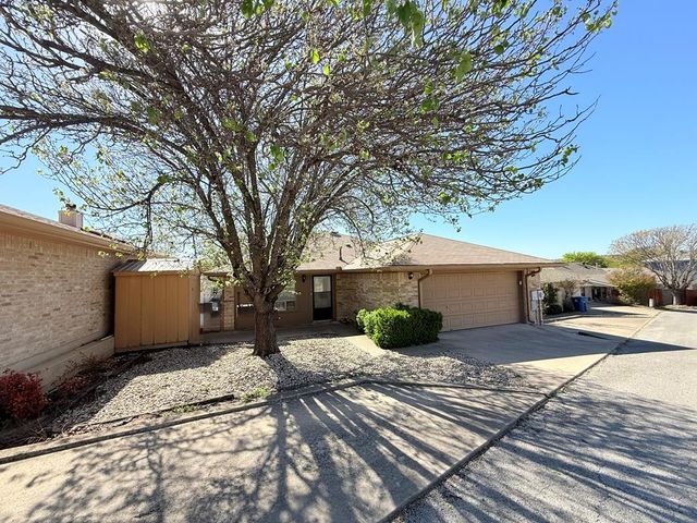 214 Oak Hill Dr, Kerrville, TX 78028