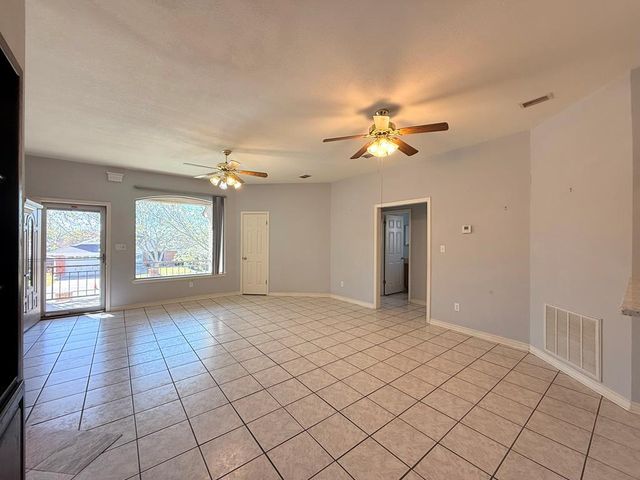 214 Oak Hill Dr, Kerrville, TX 78028