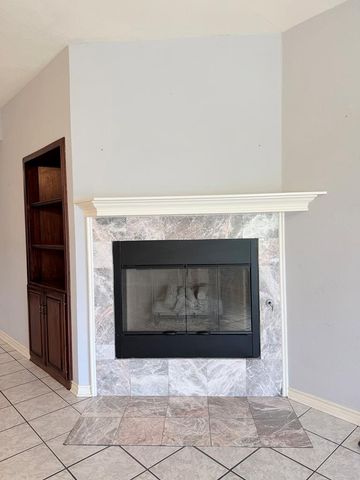 214 Oak Hill Dr, Kerrville, TX 78028