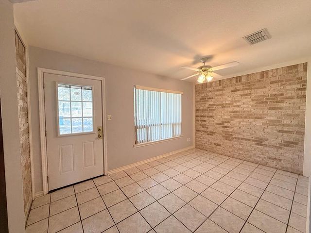 214 Oak Hill Dr, Kerrville, TX 78028