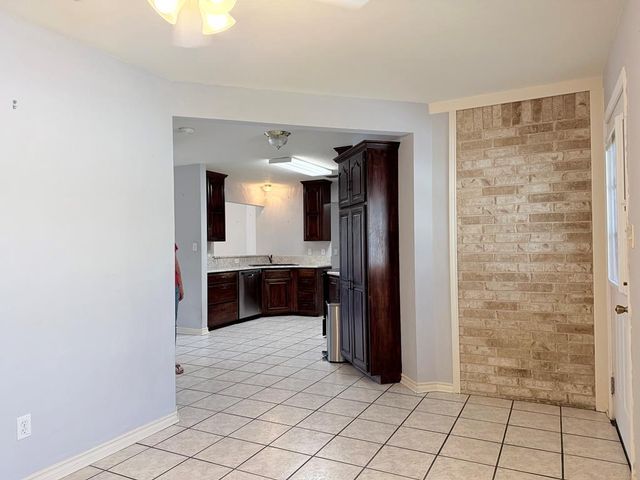 214 Oak Hill Dr, Kerrville, TX 78028