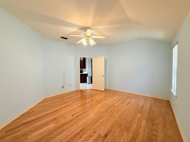 214 Oak Hill Dr, Kerrville, TX 78028