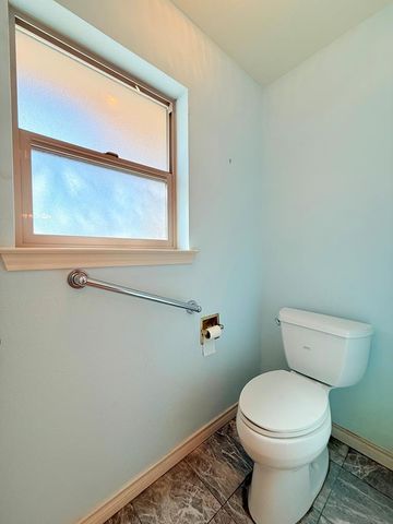 214 Oak Hill Dr, Kerrville, TX 78028