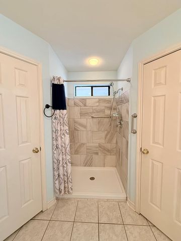 214 Oak Hill Dr, Kerrville, TX 78028