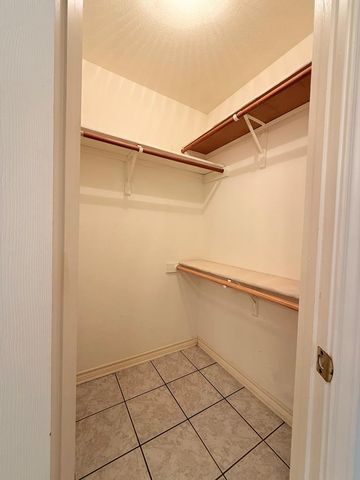 214 Oak Hill Dr, Kerrville, TX 78028