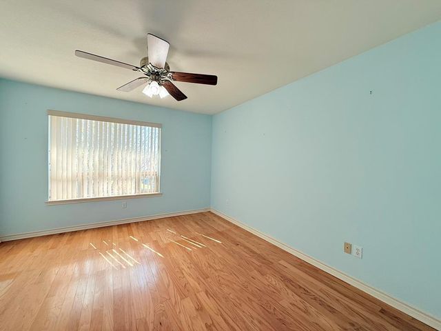 214 Oak Hill Dr, Kerrville, TX 78028