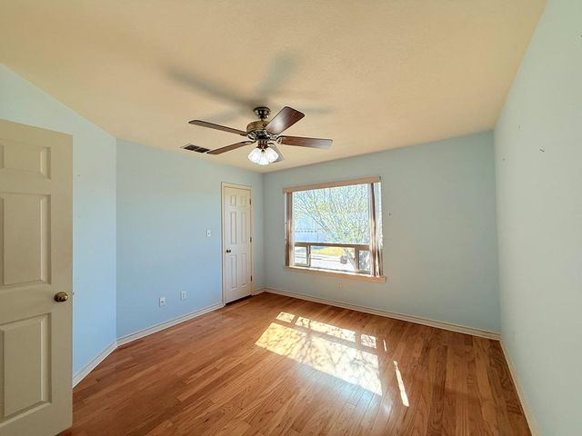 214 Oak Hill Dr, Kerrville, TX 78028