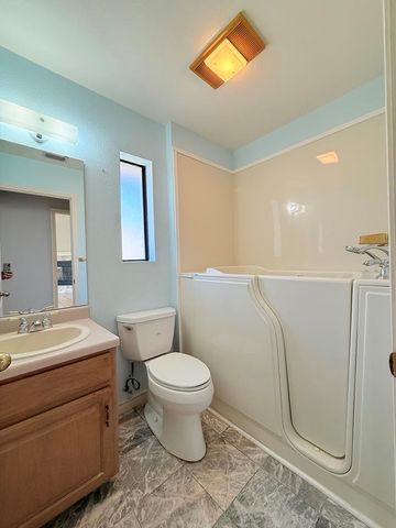 214 Oak Hill Dr, Kerrville, TX 78028