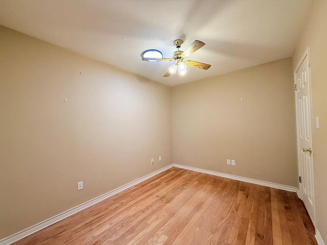 214 Oak Hill Dr, Kerrville, TX 78028