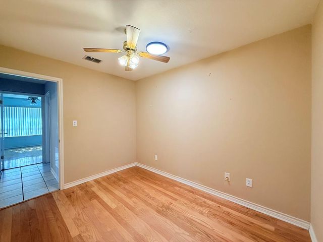 214 Oak Hill Dr, Kerrville, TX 78028