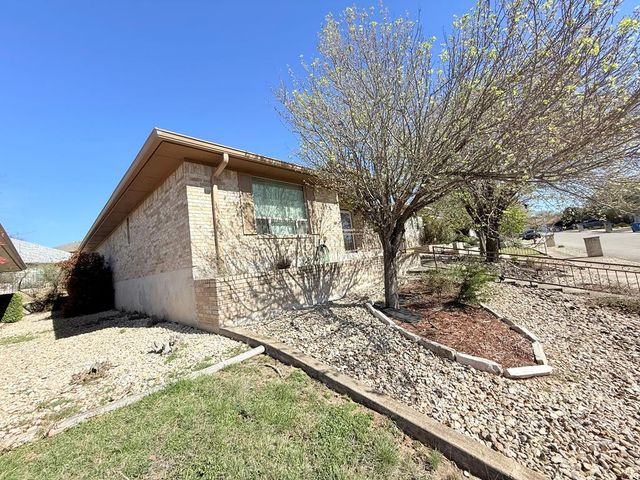 214 Oak Hill Dr, Kerrville, TX 78028