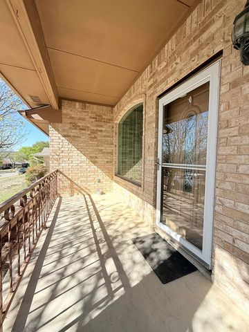 214 Oak Hill Dr, Kerrville, TX 78028