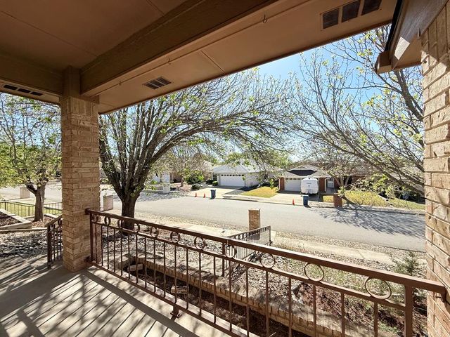 214 Oak Hill Dr, Kerrville, TX 78028