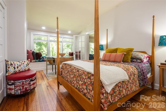 2511 Kanuga Road, Hendersonville, NC 28739
