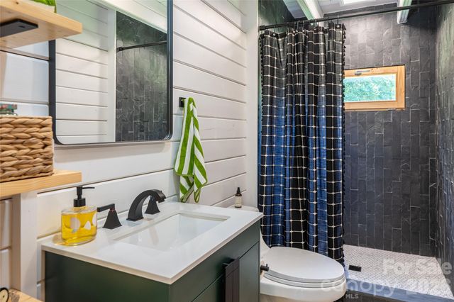 2511 Kanuga Road, Hendersonville, NC 28739