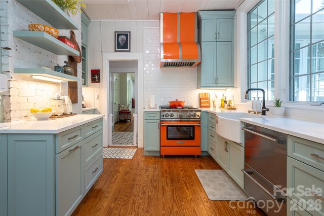 2511 Kanuga Road, Hendersonville, NC 28739