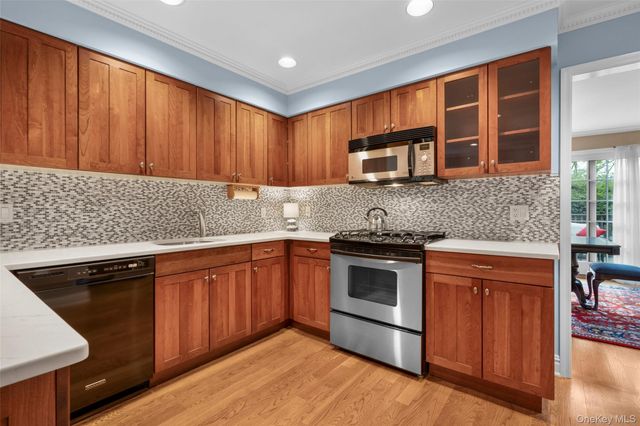 1102 Fairway Green, Mamaroneck, NY 10543