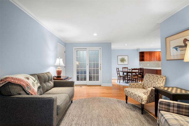 1102 Fairway Green, Mamaroneck, NY 10543