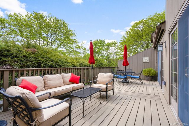 1102 Fairway Green, Mamaroneck, NY 10543