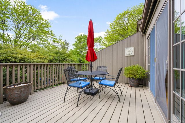 1102 Fairway Green, Mamaroneck, NY 10543