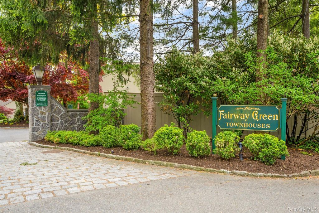 1102 Fairway Green, Mamaroneck, NY 10543